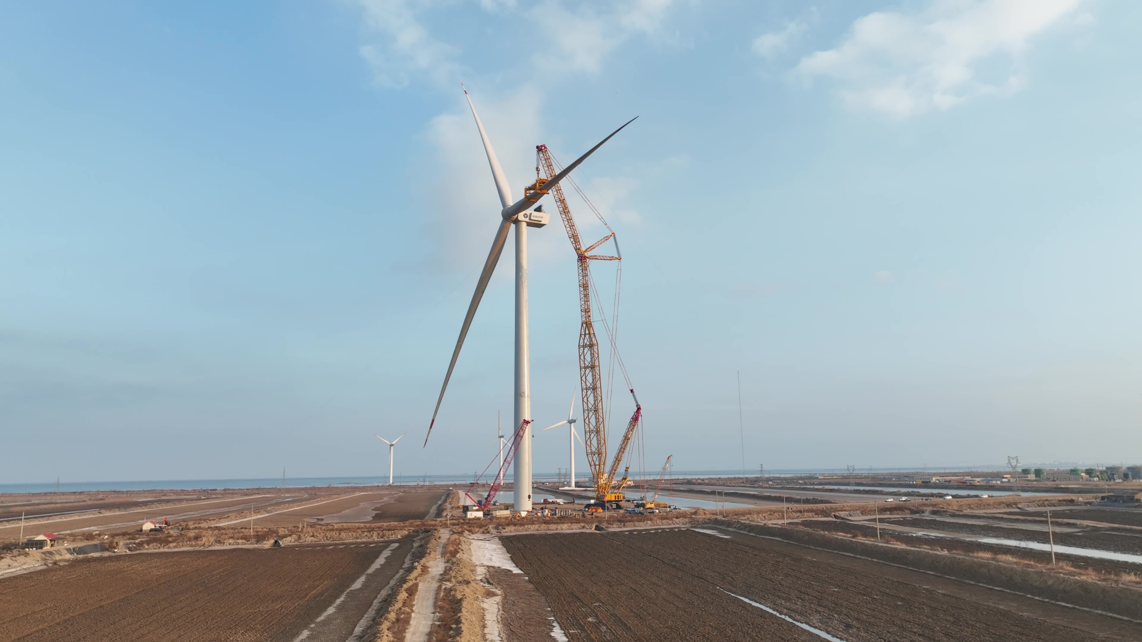 经年打磨现在亮剑！！！新宝GG股份深远海16MW“海鹰”平台吊装乐成